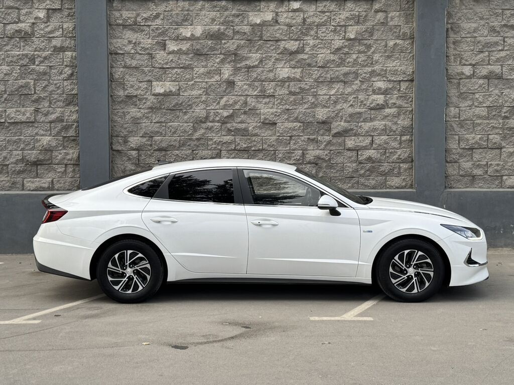Hyundai Sonata: 2019 г., 2 л, Гибрид, Лифтбек: фото 3