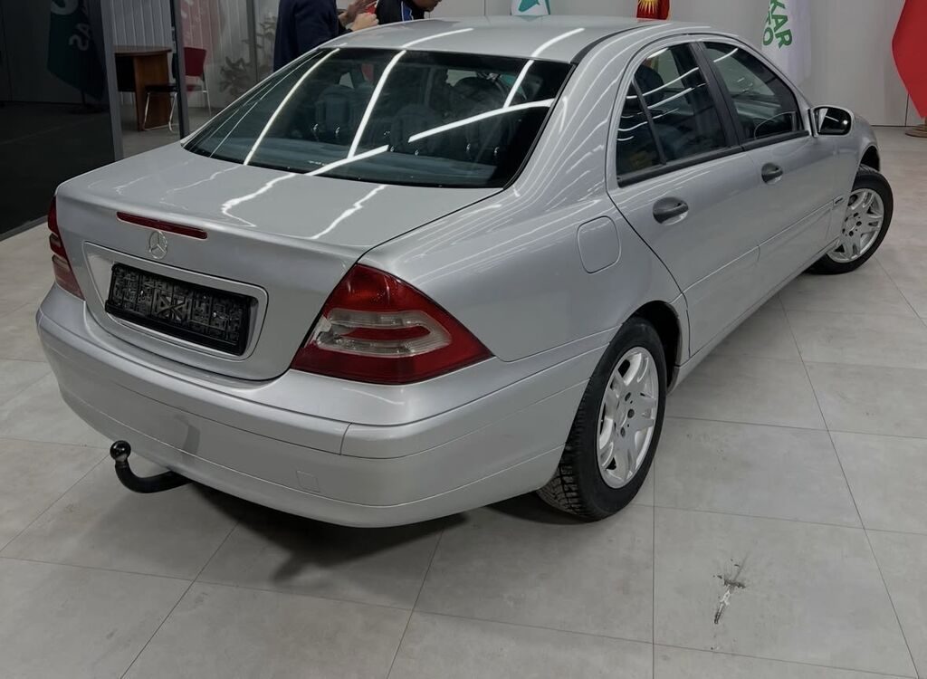 Mercedes-Benz C-Class: 2000 г., 1.8 л, Механика, Бензин, Седан: фото 3