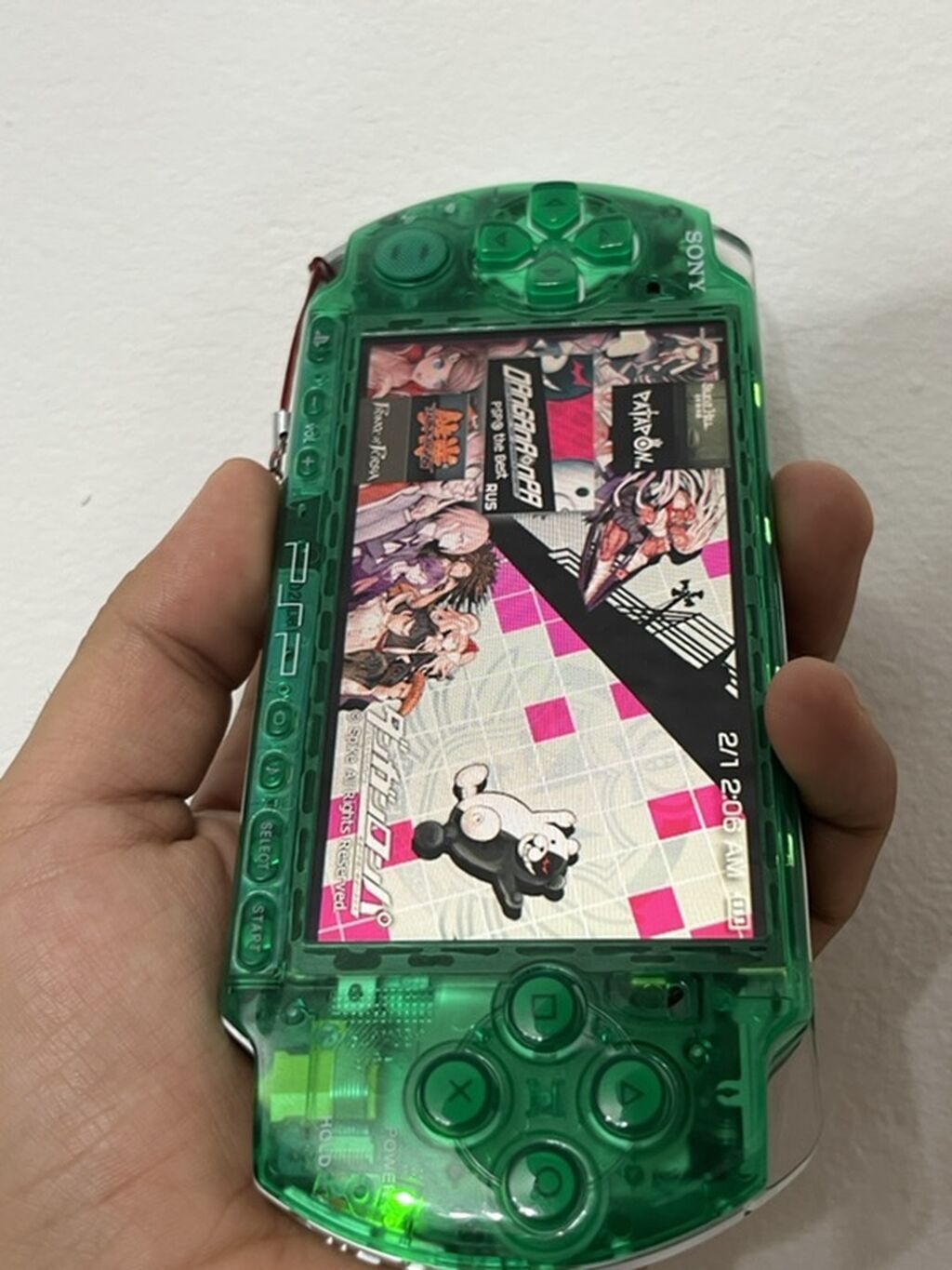 Портативная игровая консоль Sony PSP 3000 в полупрозрачном зелёном: фото 3