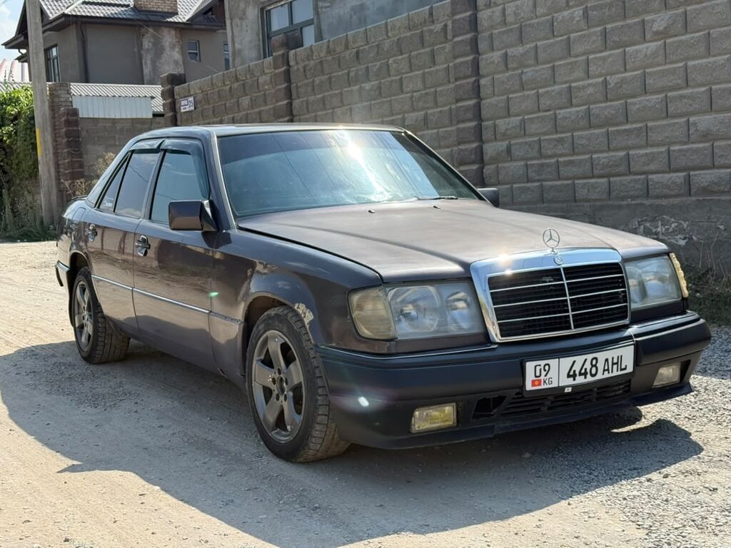 Mercedes-Benz W124: 1991 г., 2 л, Механика, Бензин, Седан: фото 3