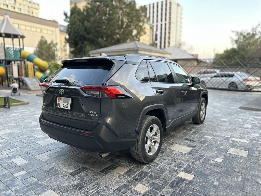 Toyota RAV4: 2021 г., 2.5 л, Автомат, Гибрид, Кроссовер: фото 2