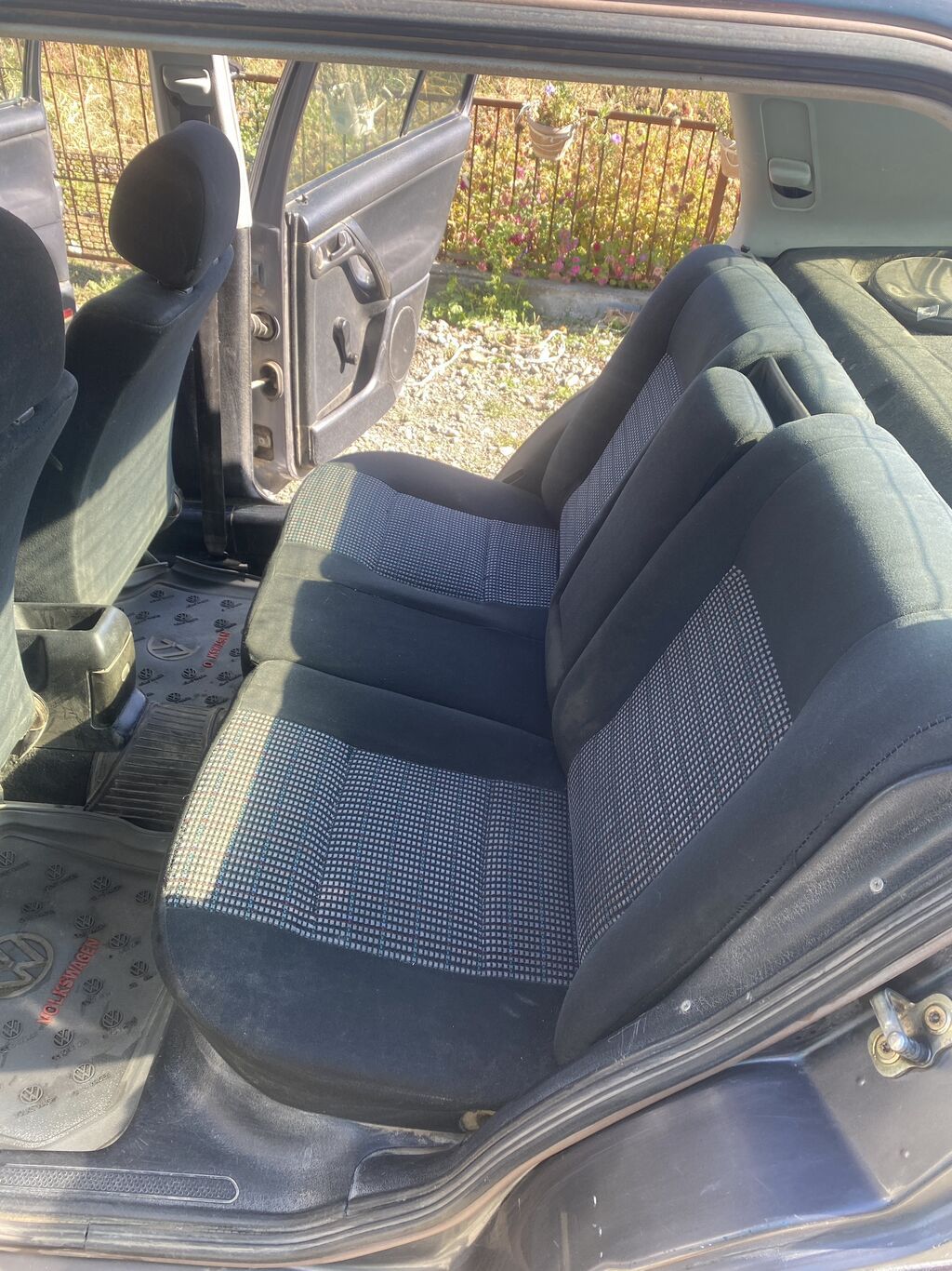 Volkswagen Vento: 1992 г., 2 л, Механика, Седан: фото 5