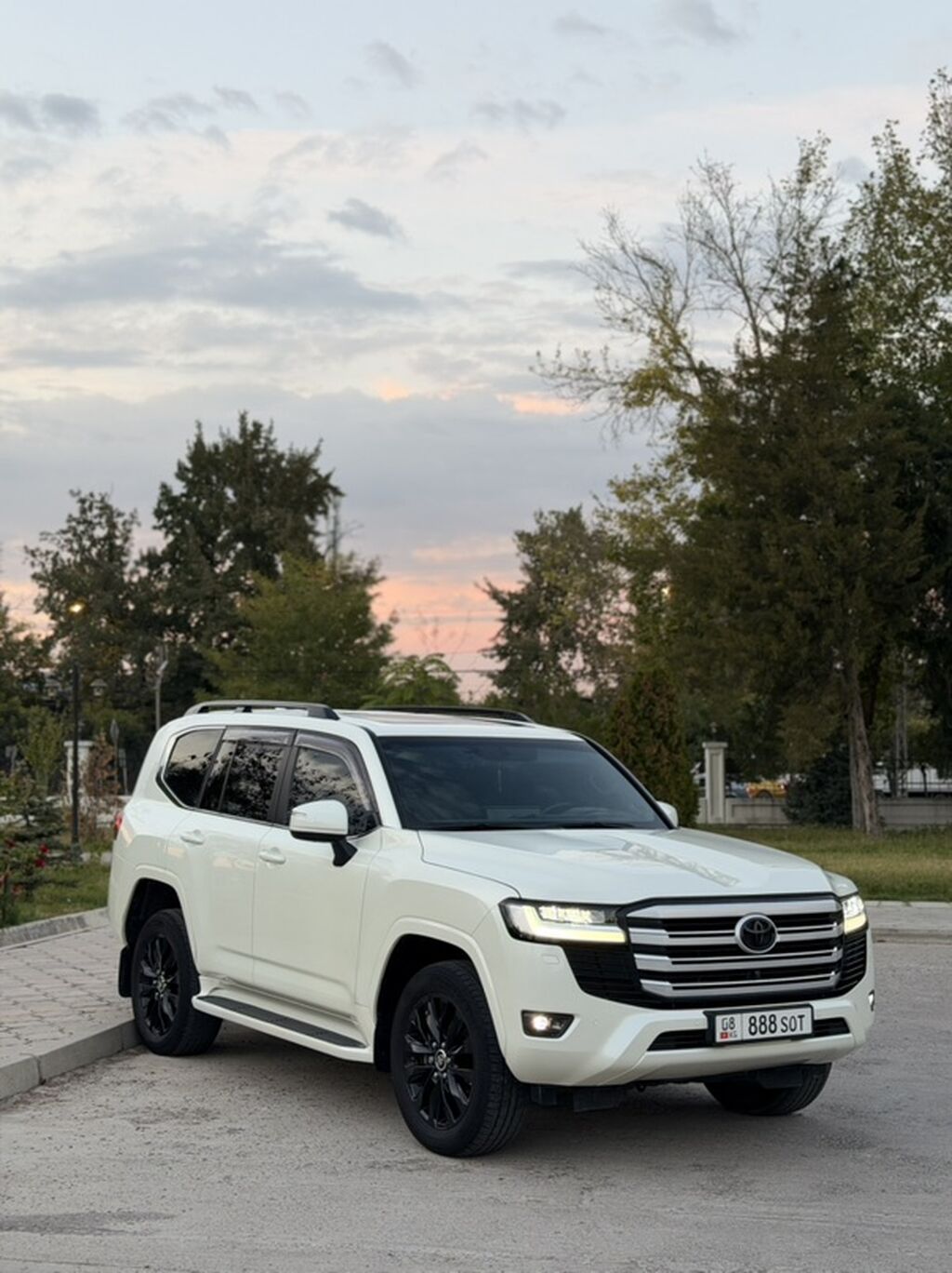 Toyota Land Cruiser: 2022 г., 3.5 л, Автомат, Бензин, Внедорожник: фото 4