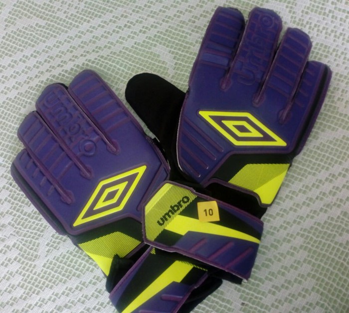 Rukavice: Golmanske rukavice Umbro, veličina 10. Nove, nisu korišćene na lalafo.rs Golmanske rukavice Umbro, veličina 10. Nove, nisu korišćene - Stara Pazova