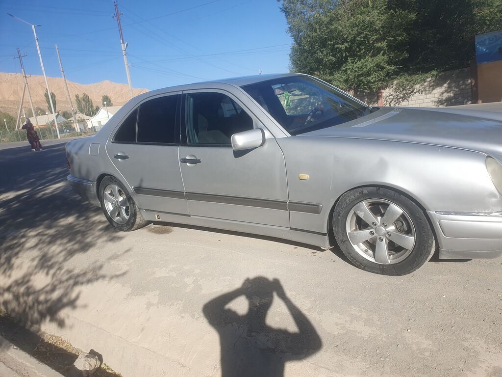 Mercedes-Benz E-Class: 1996 г., 3.2 л, Автомат, Бензин, Седан: фото 2