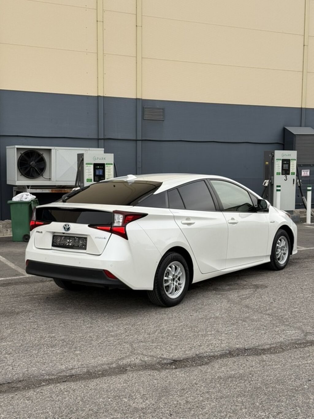 Toyota Prius: 2020 г., 1.8 л, Вариатор, Гибрид, Хэтчбэк: фото 6