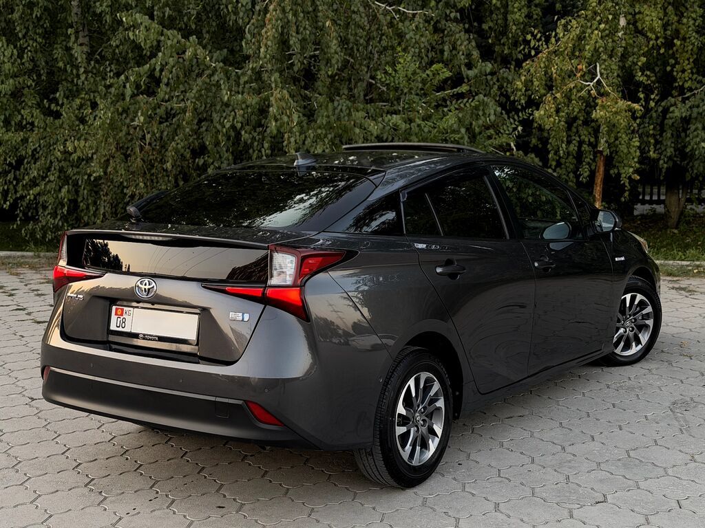 Toyota Prius: 2019 г., 1.8 л, Автомат, Гибрид, Лифтбек: фото 3