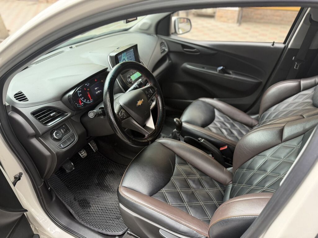 Chevrolet Spark: 2017 г., 1 л, Механика, Бензин, Хэтчбэк — фото 7