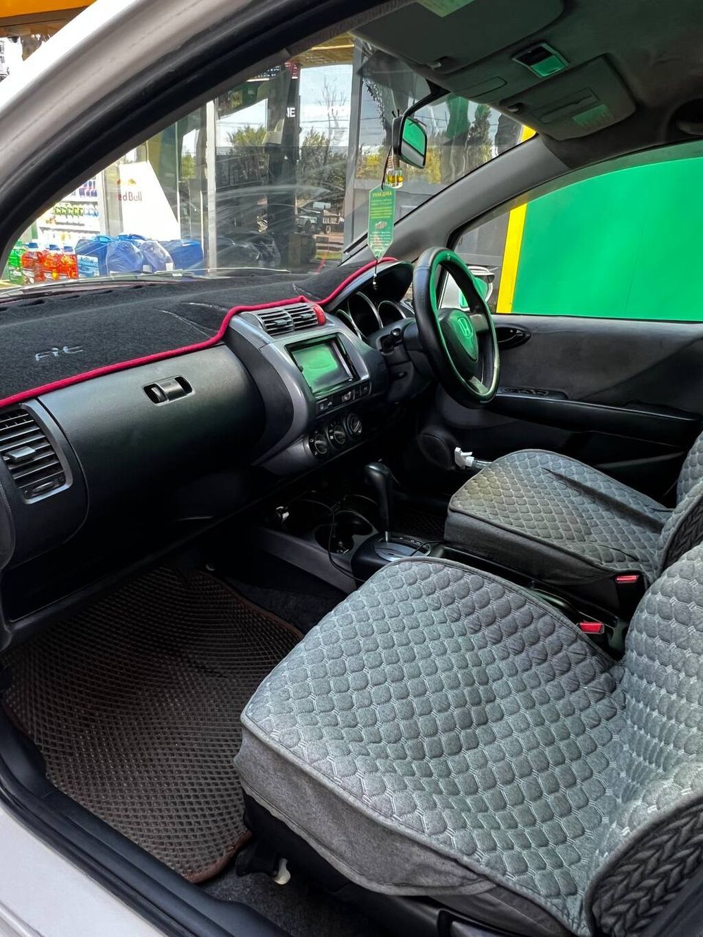Honda Fit: 2002 г., 1.3 л, Автомат, Бензин, Хэтчбэк: фото 5