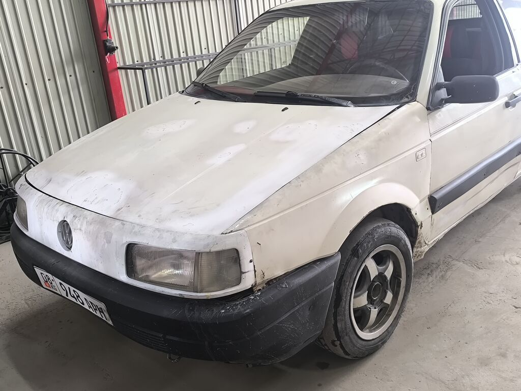 Volkswagen Passat: 1988 г., 1.6 л, Механика, Бензин, Седан: фото 2