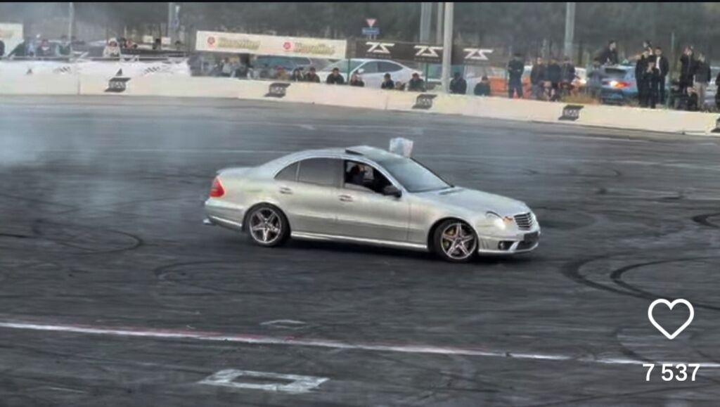 Mercedes-Benz E-Class: 2003 г., 5.5 л, Автомат, Бензин, Седан: фото 5