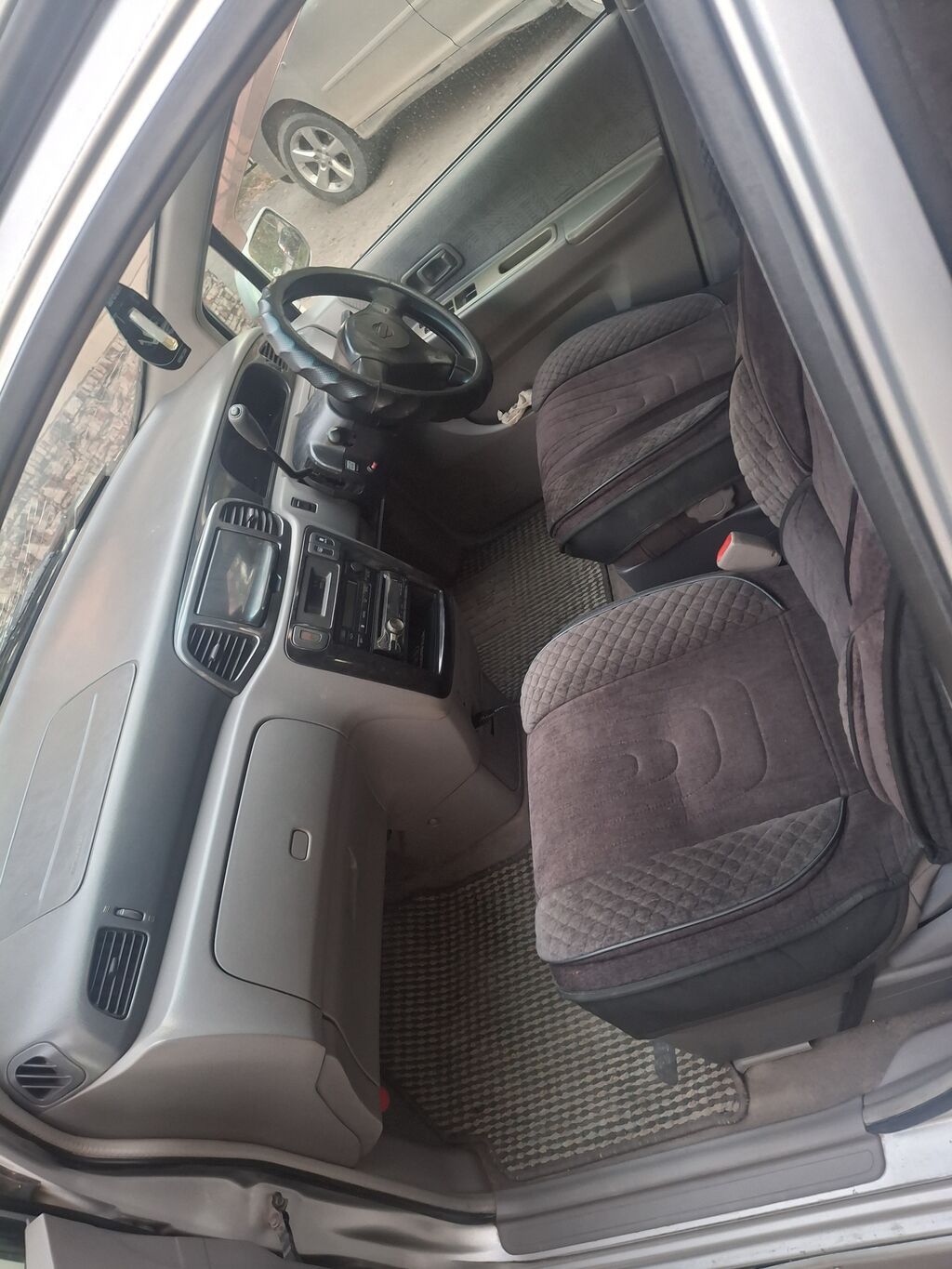 Продам Nissan Liberty 2000 г., 2.0 л, автомат: фото 5