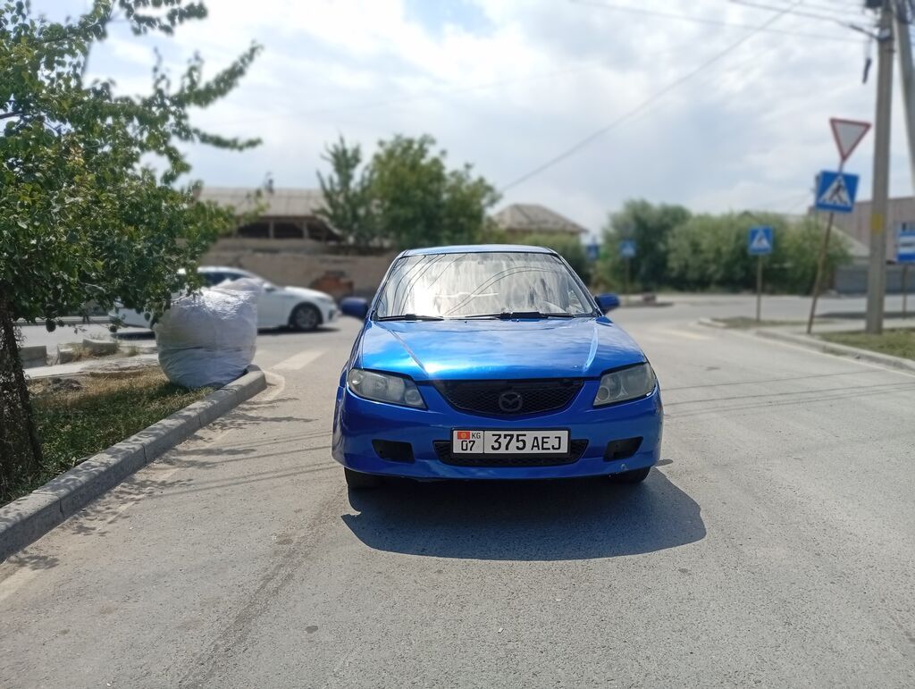 Mazda 323: 2001 г., 1.6 л, Механика, Бензин, Хэтчбэк: фото 2