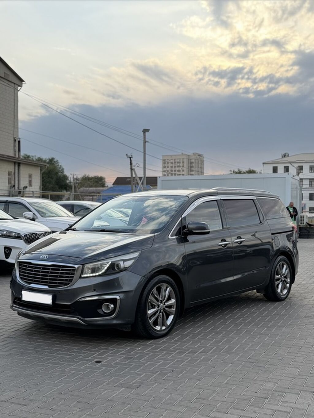 Kia Carnival: 2017 г., 2.2 л, Автомат, Дизель, Минивэн: фото 1