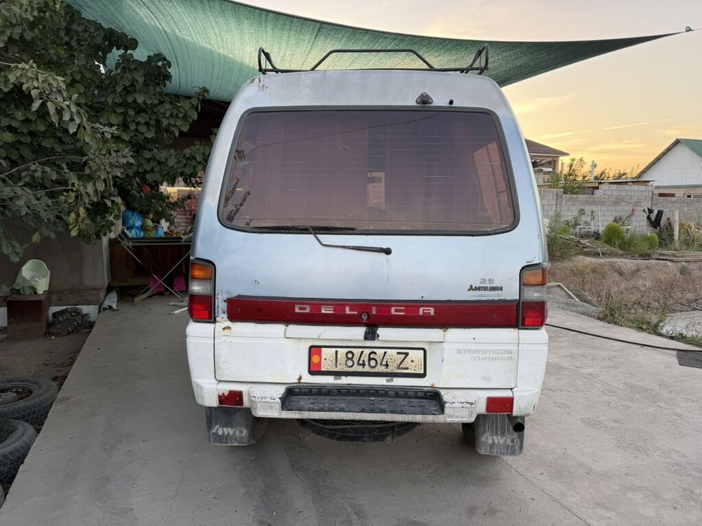 Mitsubishi Delica: 1989 г., 2.5 л, Автомат, Дизель, Минивэн: фото 2