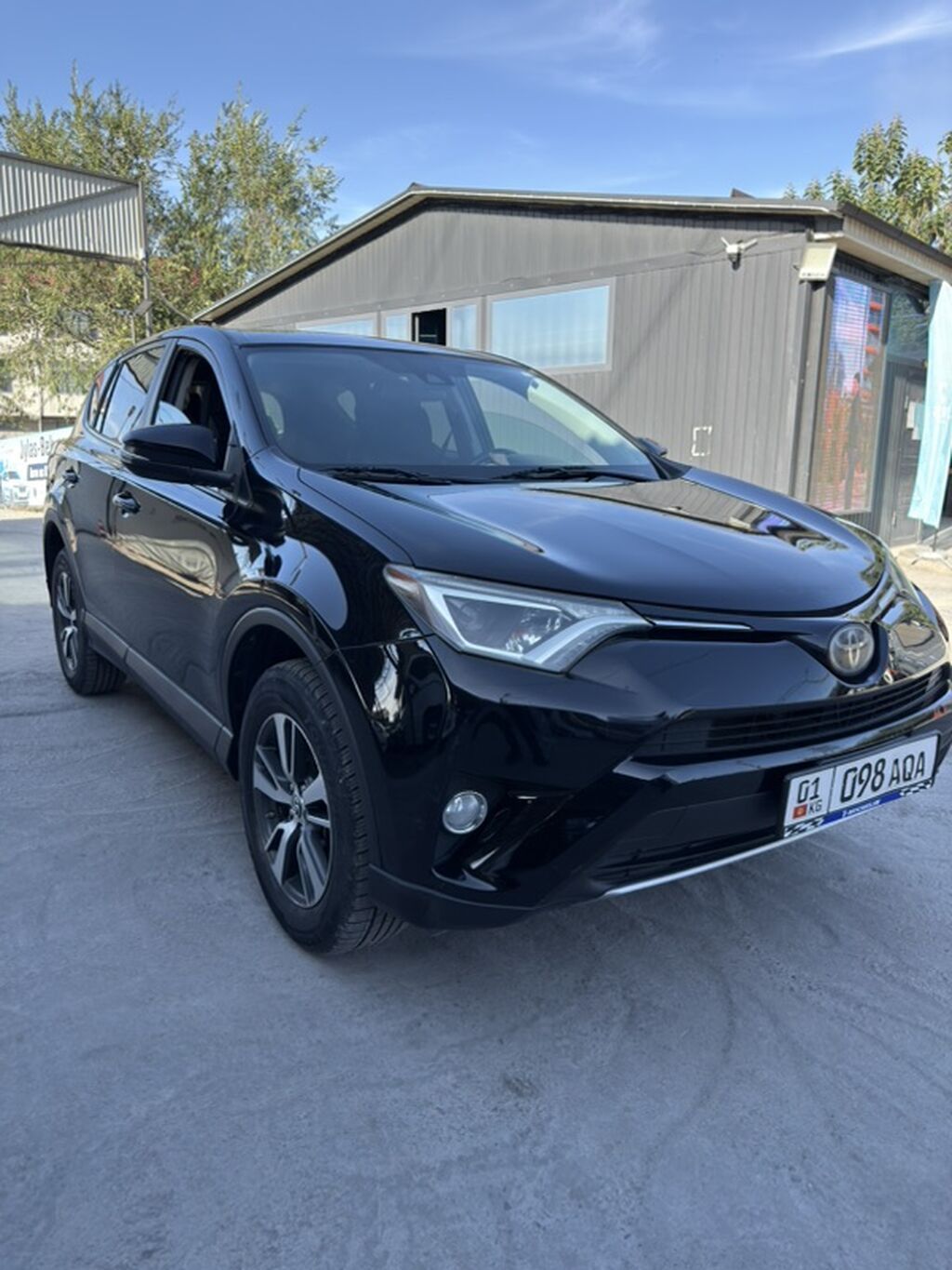 Toyota RAV4: 2018 г., 2.5 л, Автомат, Бензин, Кроссовер: фото 2