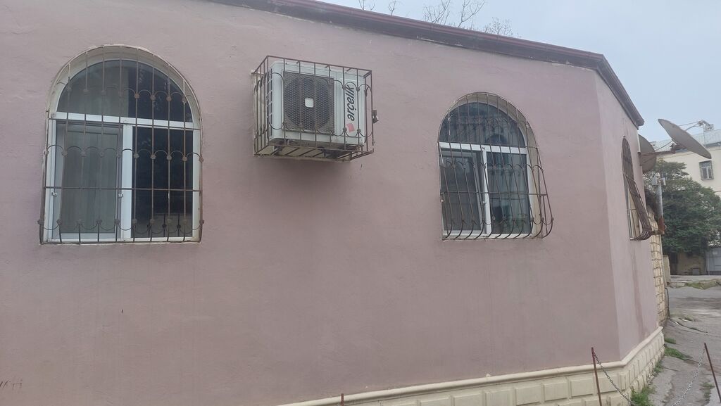 Montin 4 otaqlı, 150 kv. m, Orta təmir