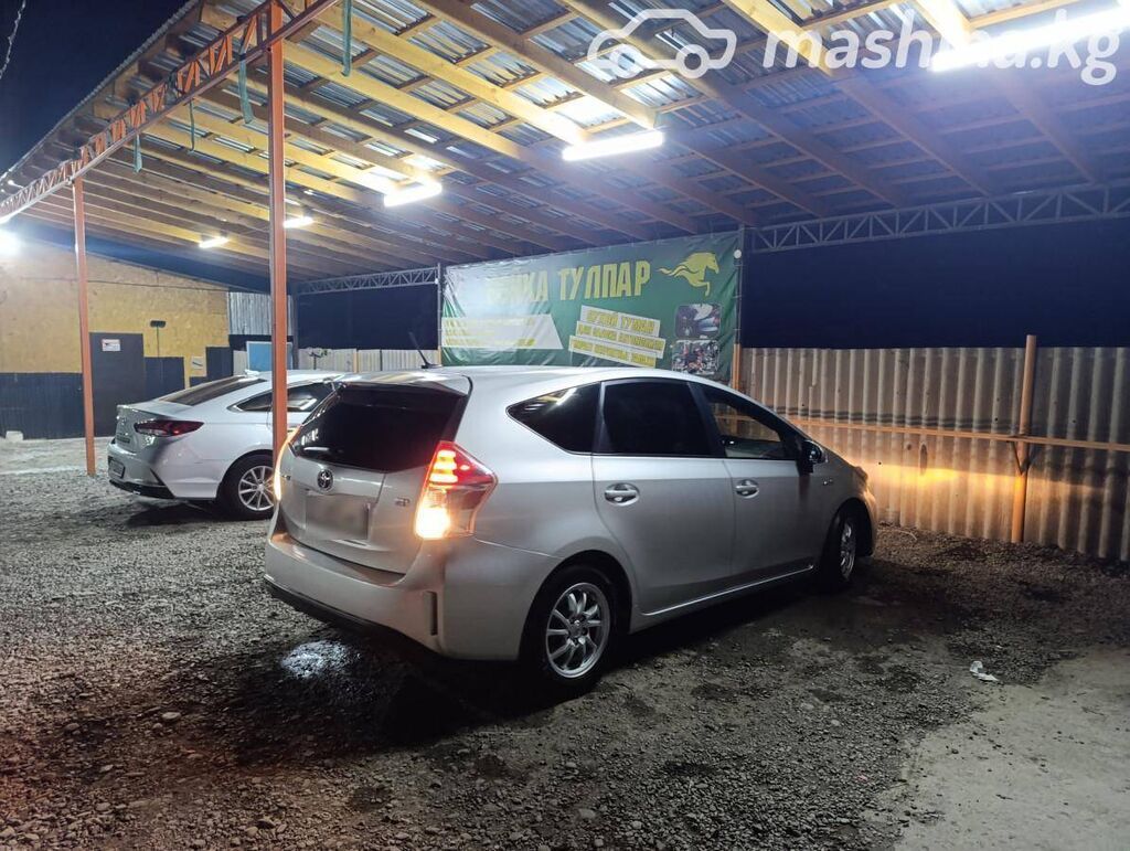 Toyota Prius: 2016 г., 1.8 л, Автомат, Гибрид, Универсал: фото 4