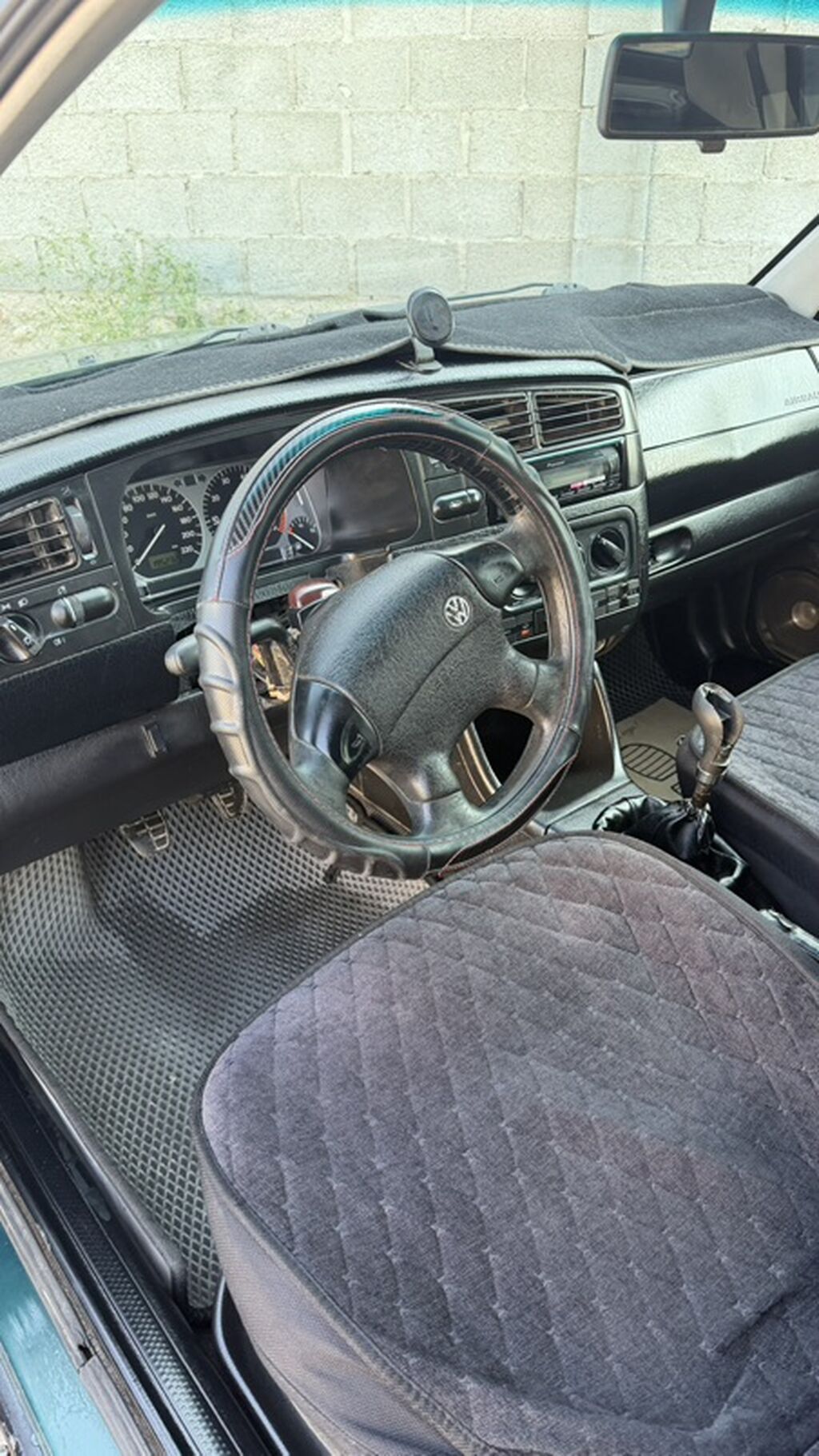 Volkswagen Vento: 1998 г., 1.8 л, Механика, Бензин, Седан: фото 5
