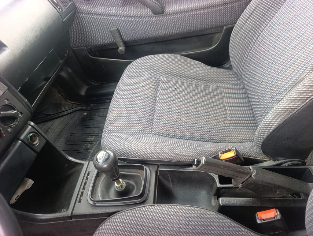 Volkswagen Passat: 1990 г., Универсал: фото 5