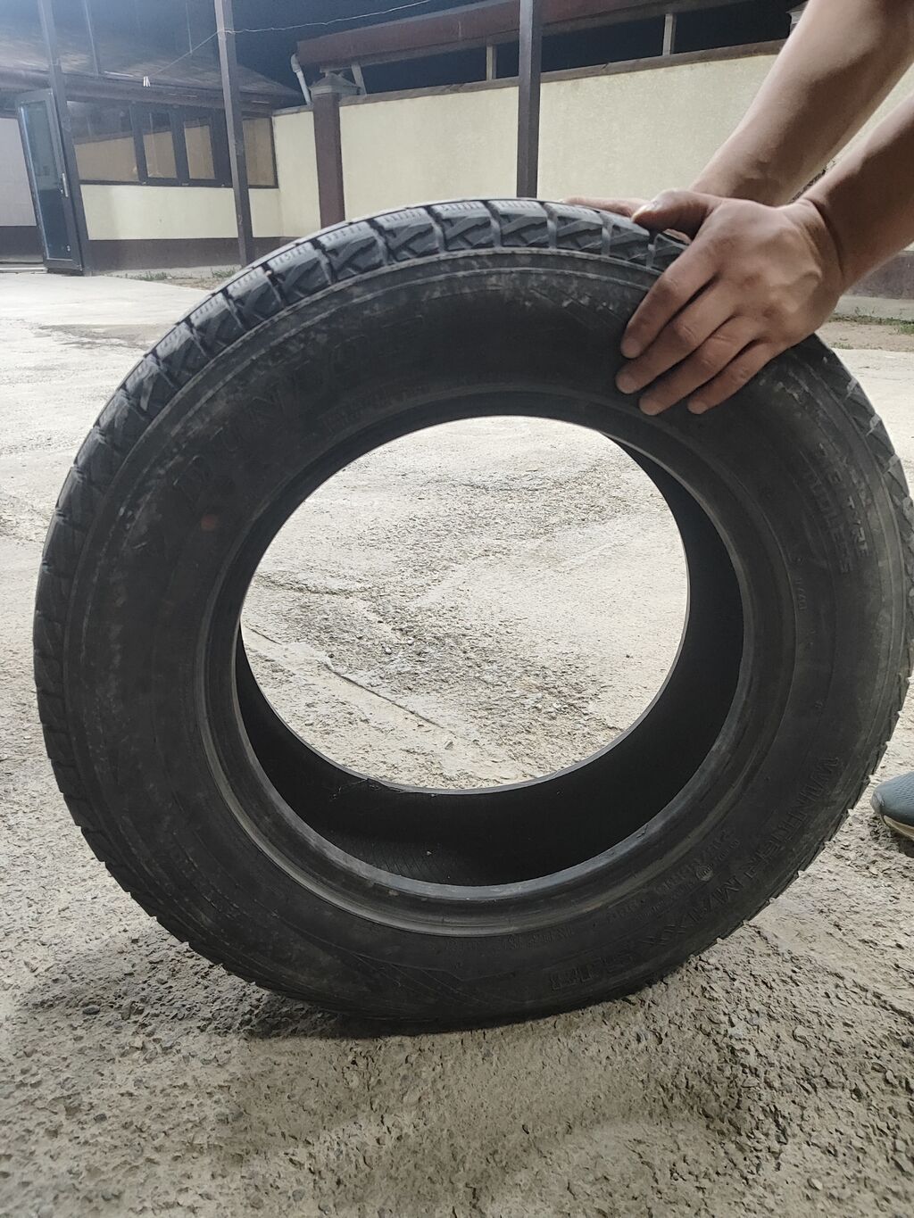 Продам зимнюю шину Dunlop Winter Maxx SJ8 215/65 R16. Хорошее: фото 2