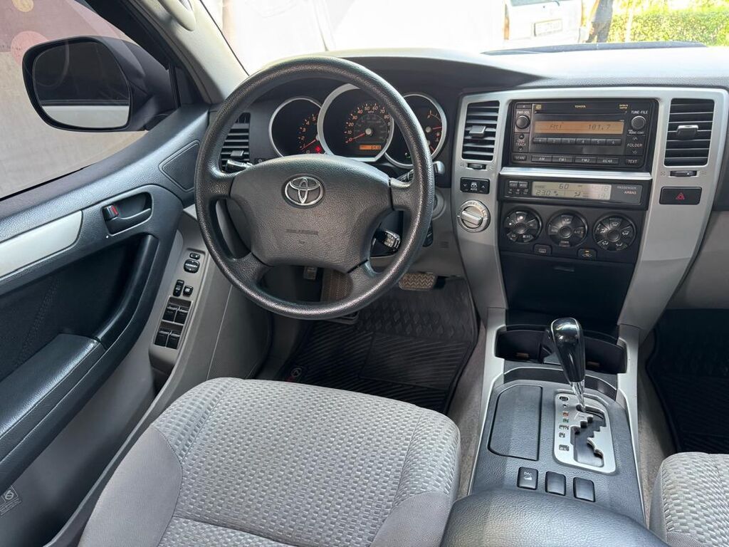 Toyota 4Runner: 2005 г., 4 л, Автомат, Бензин, Внедорожник: фото 3