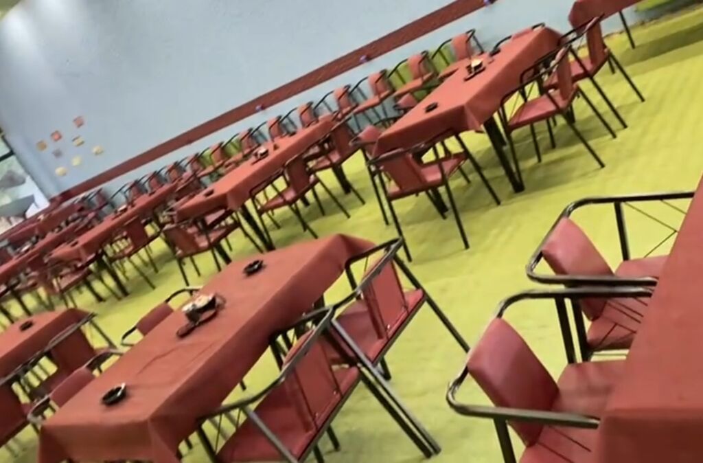 Stullar ilə, Düz masa, 4 nəfər