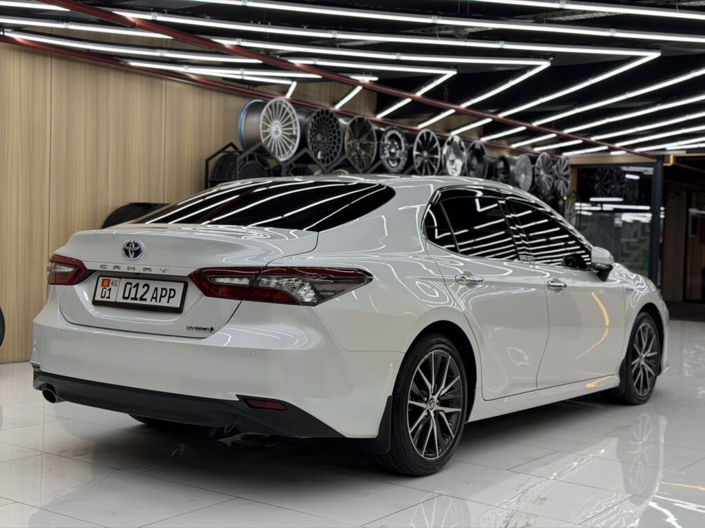 Toyota Camry: 2021 г., 2.5 л, Автомат, Гибрид, Седан: фото 7