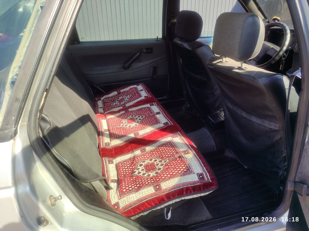 Volkswagen Passat: 1990 г., 1.8 л, Механика, Бензин, Седан: фото 6