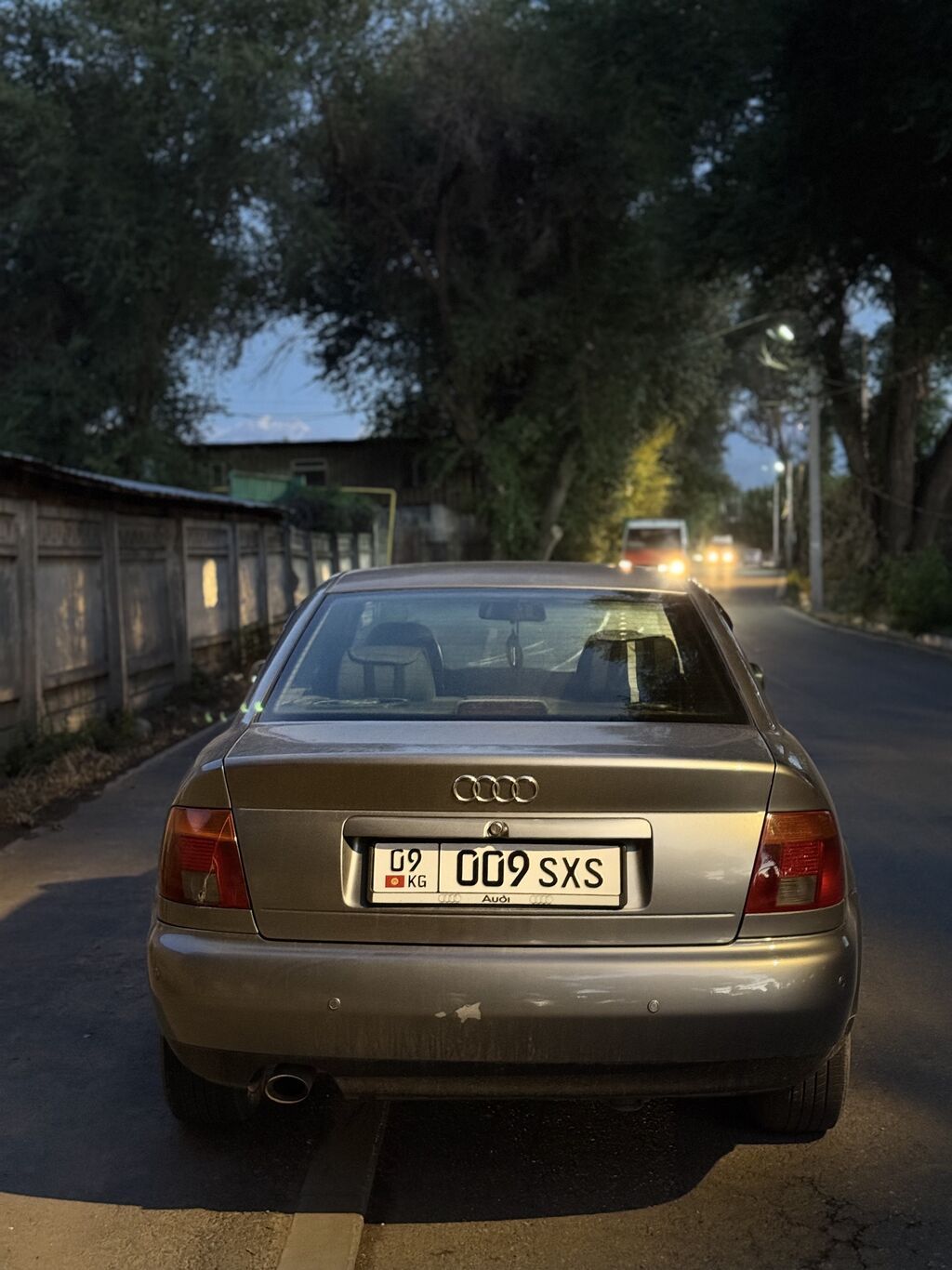 Audi A4: 1996 г., 1.8 л, Автомат, Бензин, Седан: фото 3