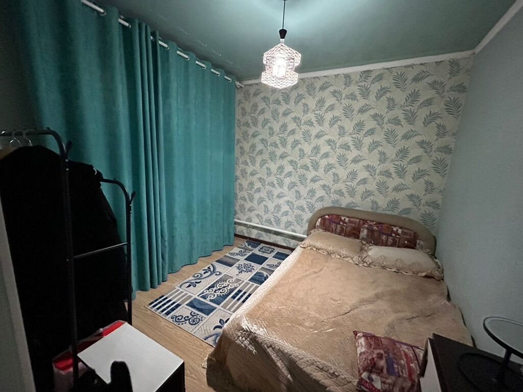 Сдаётся отдельная комната в доме для девушки/женщины. Условия хорошие