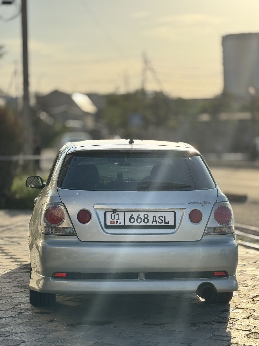 Toyota Altezza: 2004 г., 2 л, Автомат, Бензин, Универсал — фото 3