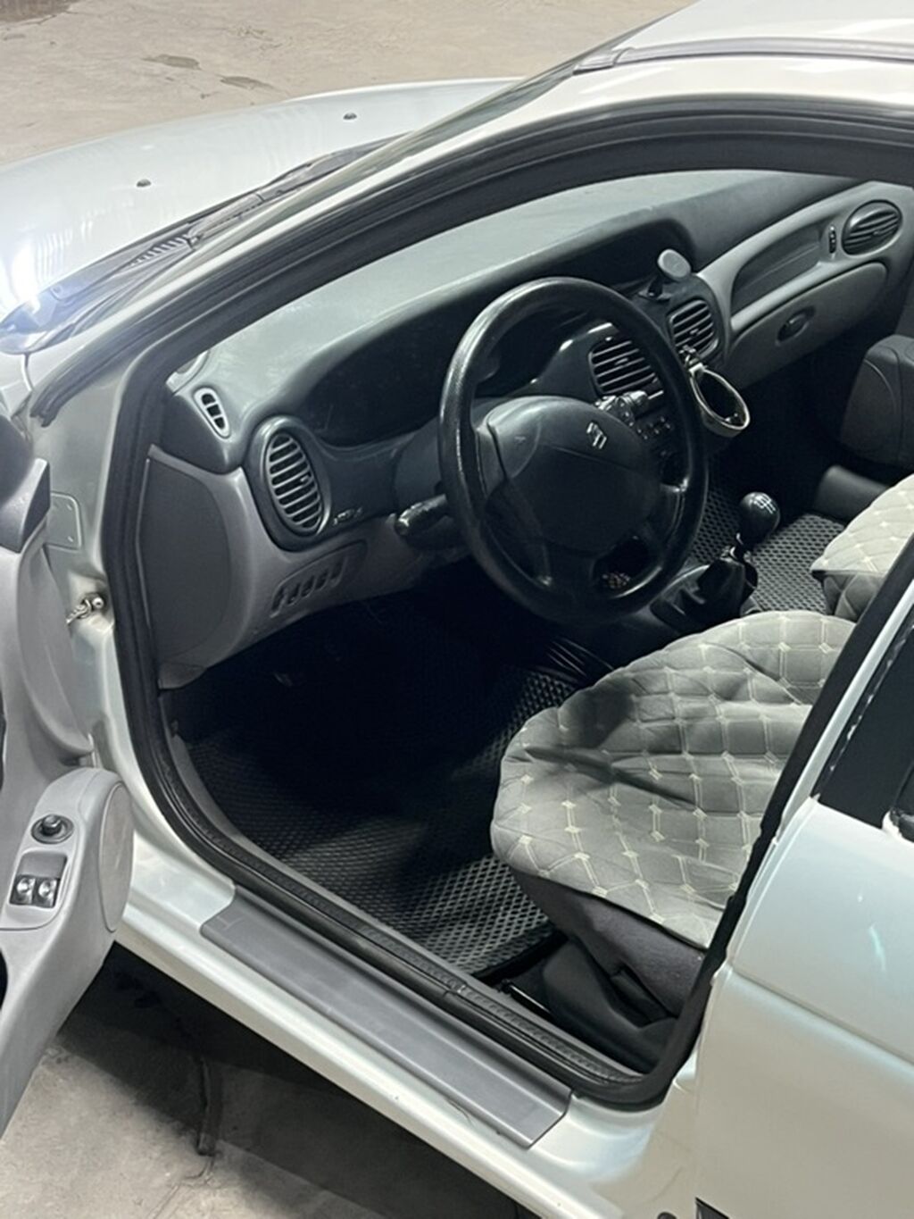 Renault Megane: 2003 г., 1.6 л, Механика, Бензин, Универсал: фото 6
