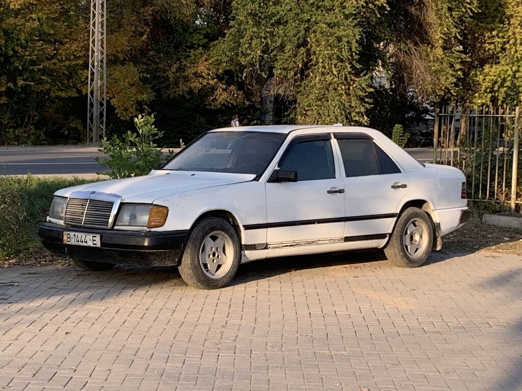 Mercedes-Benz W124: 1989 г., 2 л, Механика, Бензин, Седан: фото 2