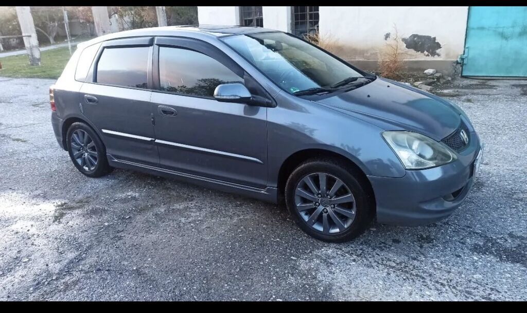 Honda Civic: 2004 г., Механика, Бензин, Хэтчбэк: фото 3
