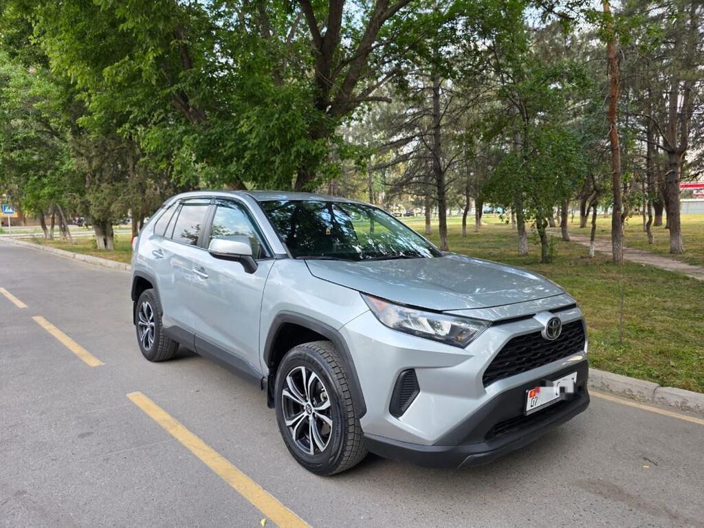 Toyota RAV4: 2022 г., 2.5 л, Автомат, Бензин, Кроссовер: фото 2