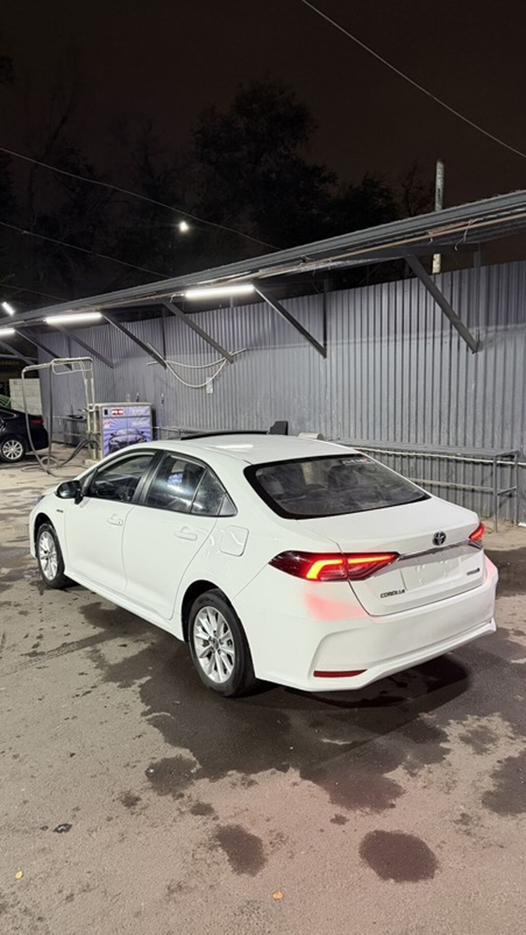 Toyota Corolla: 2019 г., 1.8 л, Вариатор, Гибрид, Седан: фото 3