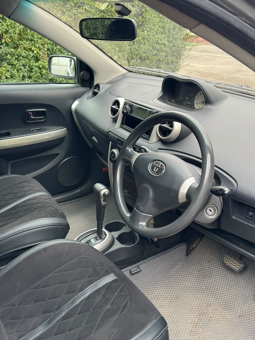 Toyota Ist: 2005 г., 1.3 л, Автомат, Бензин, Хэтчбэк: фото 7