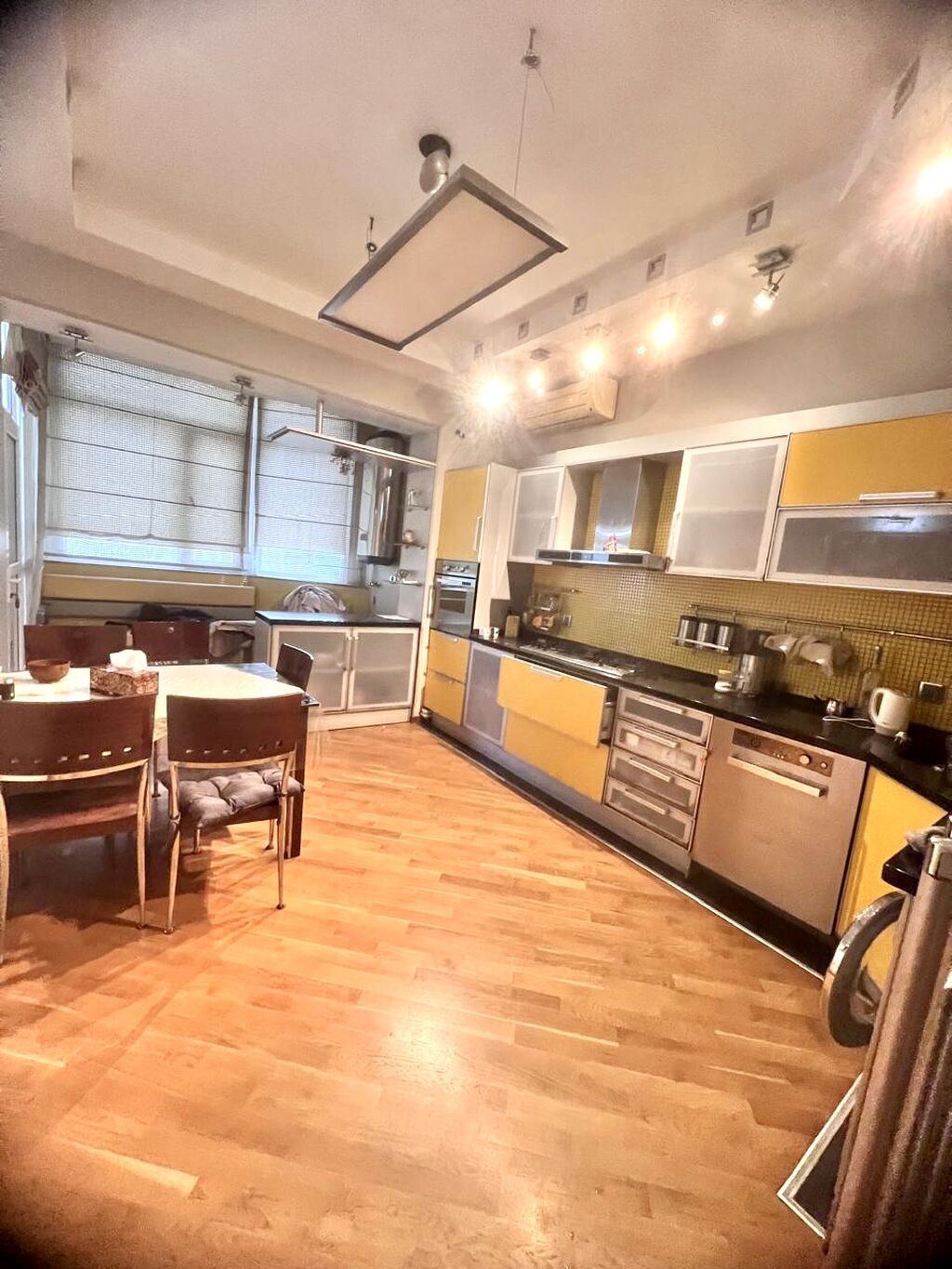 Yasamal, 5 otaqlı, Yeni tikili, m. İnşaatçılar, 250 kv. m