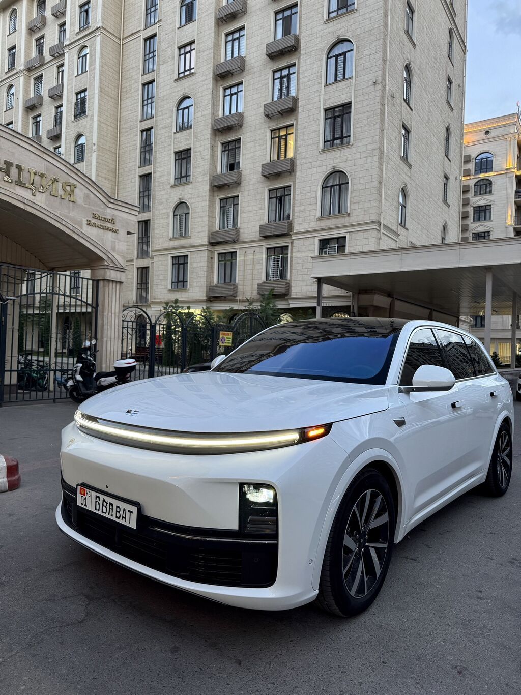 Lixiang L7: 2023 г., 1.5 л, Автомат, Гибрид, Кроссовер: фото 2
