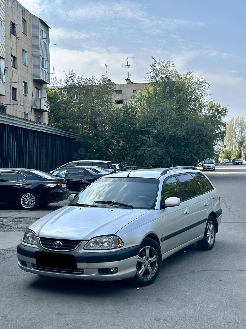Toyota Avensis: 2002 г., 2 л, Автомат, Бензин, Универсал: фото 2