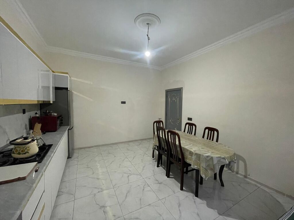 6 otaqlı, 240 kv. m, Yeni təmirli