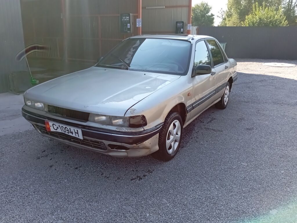 Mitsubishi Galant: 1989 г., 1.8 л, Механика, Бензин, Седан: фото 2