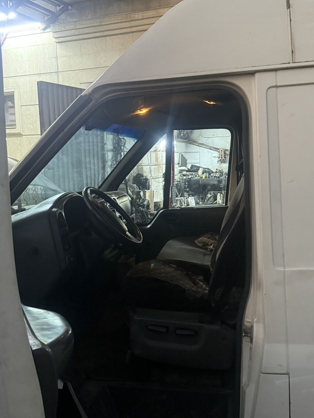 Ford Transit: 2002 г., 2 л, Механика, Дизель, Фургон: фото 7