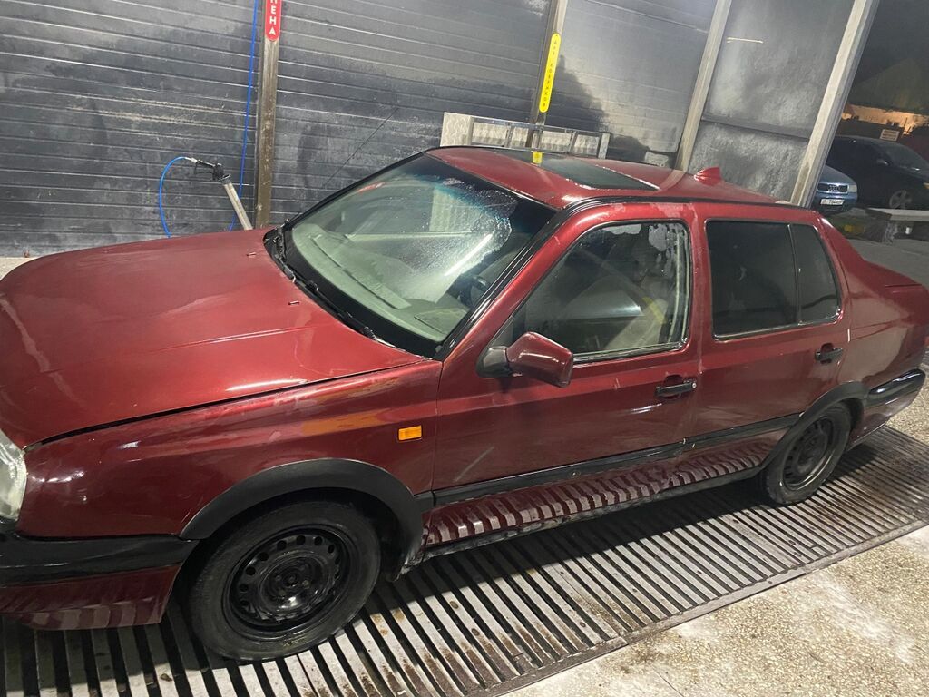 Volkswagen Vento: 1994 г., 1.8 л, Механика, Бензин, Седан: фото 4