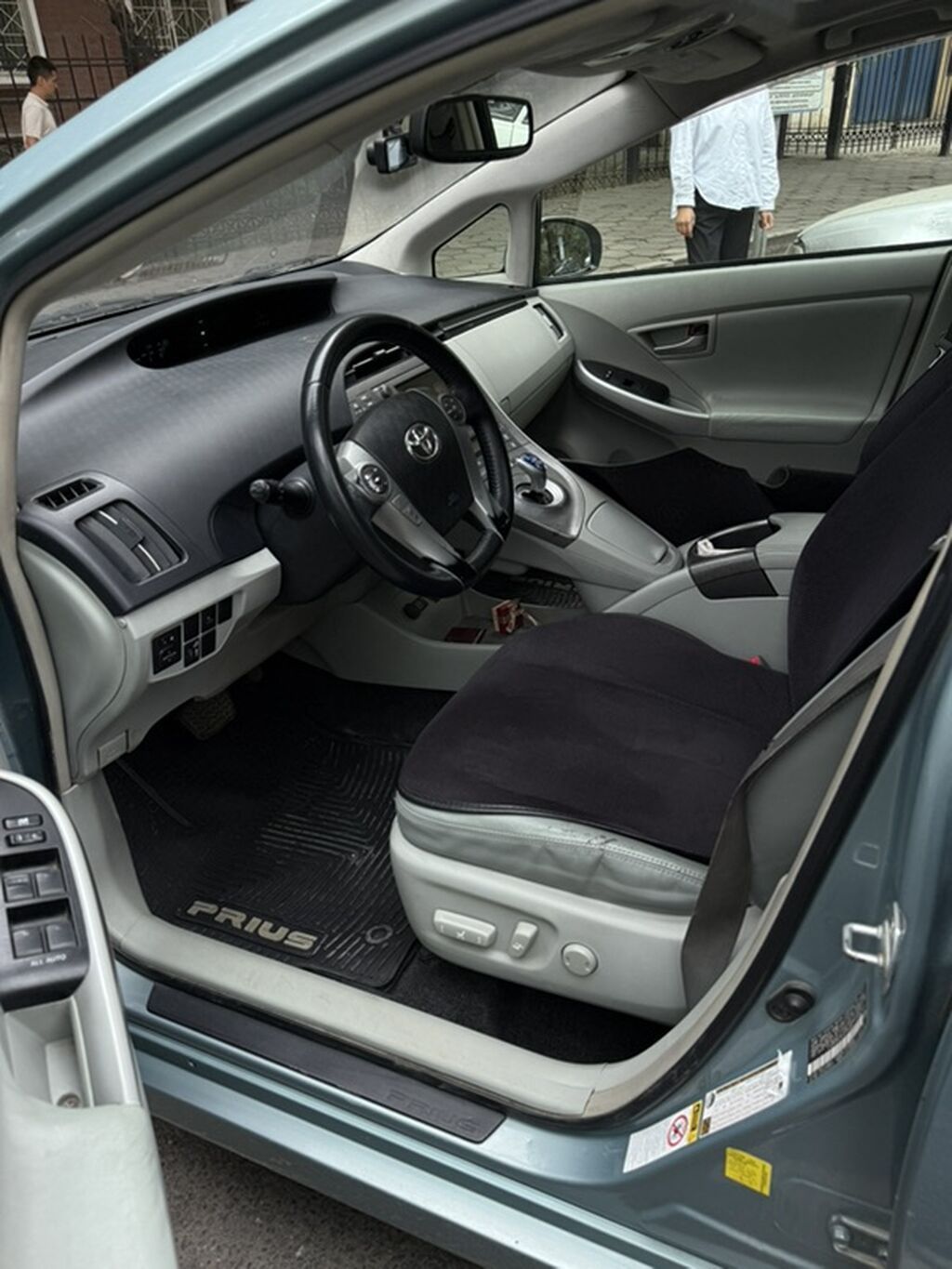 Toyota Prius: 2012 г., 1.8 л, Вариатор, Гибрид, Лифтбек: фото 6