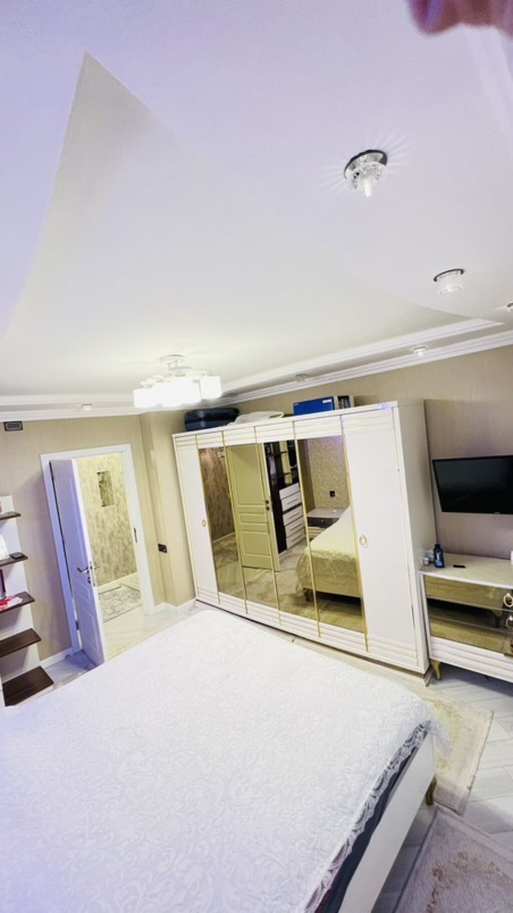 Bakı, Bakıxanov qəs., 3 otaqlı, Köhnə tikili, m. Neftçilər, 97 kv. m