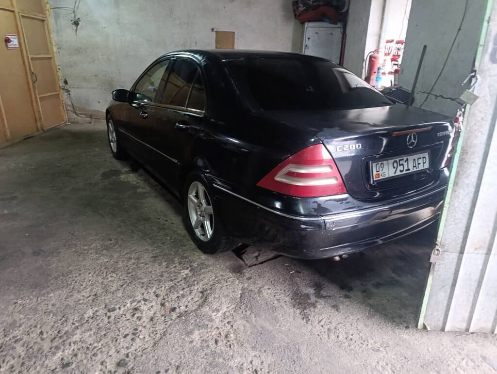 Mercedes-Benz C-Class: 2001 г., 2 л, Автомат, Бензин, Седан: фото 2