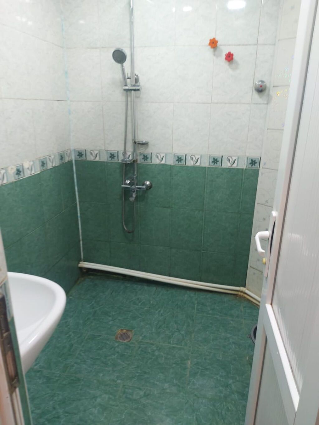 TƏCİLİ SATILIR – 2 OTAQLI, 62 KV.M | POLAD HƏŞİMOV KÜÇƏSİ Bakı şəhəri