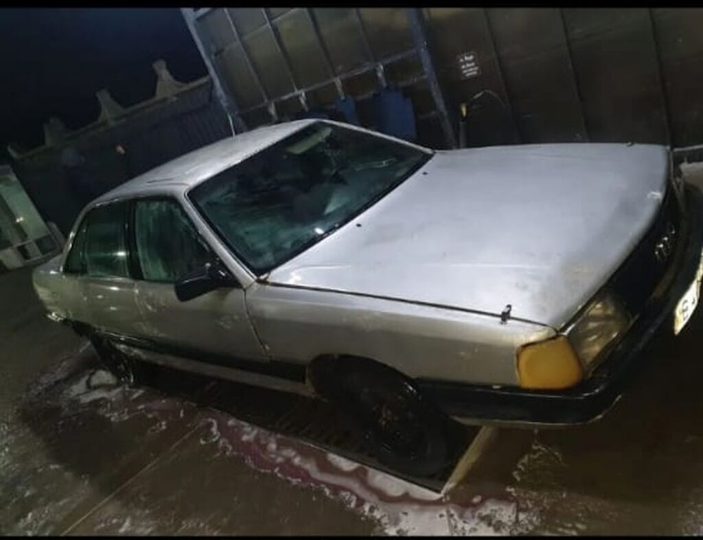 Audi 100